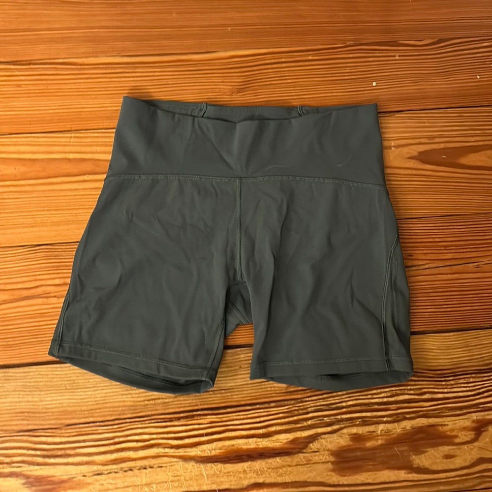 Lulu Lemon Women’s Size 8 Biker Shorts